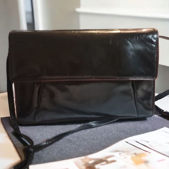 Bottega Veneta VTG Black Leather Top Flap Crossbody Bag in Good Condition - Picture 1 of 12